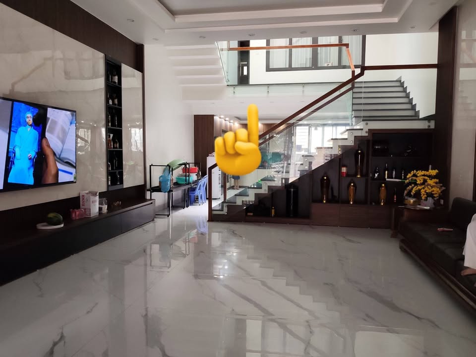 Nhà 3 Tầng Mặt Tiền Kinh Doanh Quảng Cư Sầm Sơn - 88m² Hướng Đông