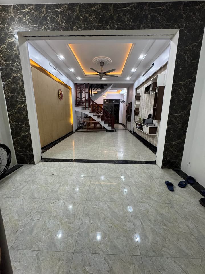 Nhà 3 Tầng 76m² Hướng Bắc, Chính Chủ Bán Gấp Tại Đỗ Mạnh Đạo