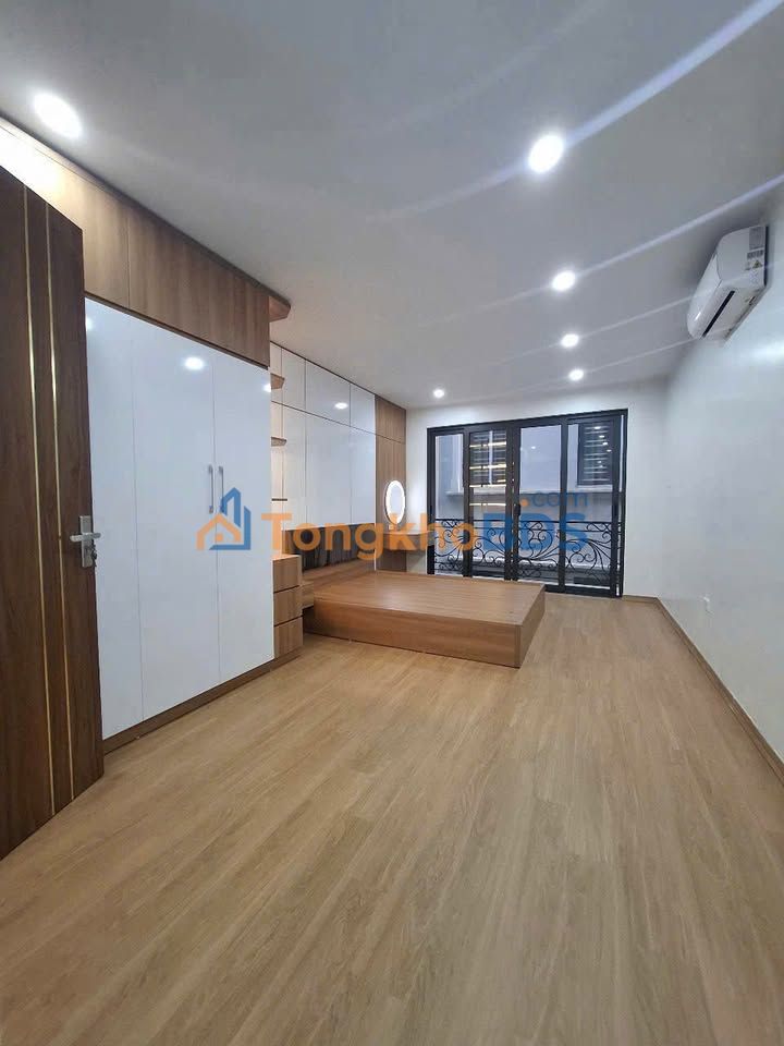 Cho thuê nhà 5 tầng Tứ Liên, Tây Hồ - 40m², thang máy, giá 15 triệu