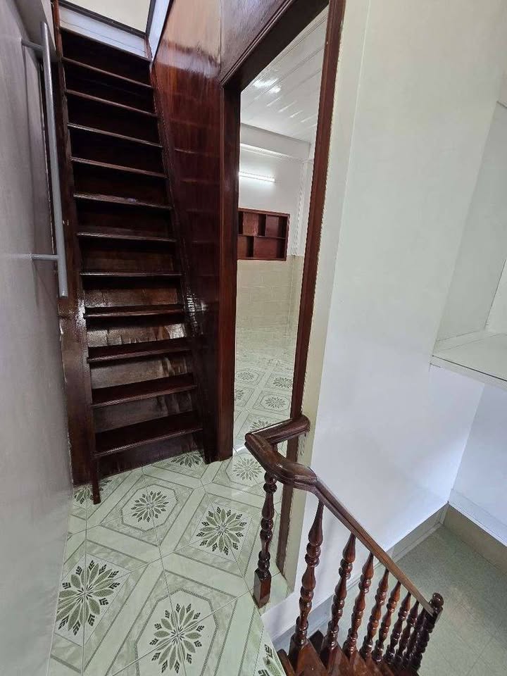 Nhà Hẻm Nguyễn Công Trứ Q1 - 3PN, 3 Lầu, Giá 13 Triệu/Tháng