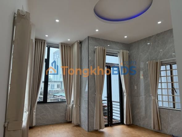 Nhà 3 Tầng Lô Góc Mặt Tiền Tôn Đản 130m² - Kinh Doanh Đỉnh Cao