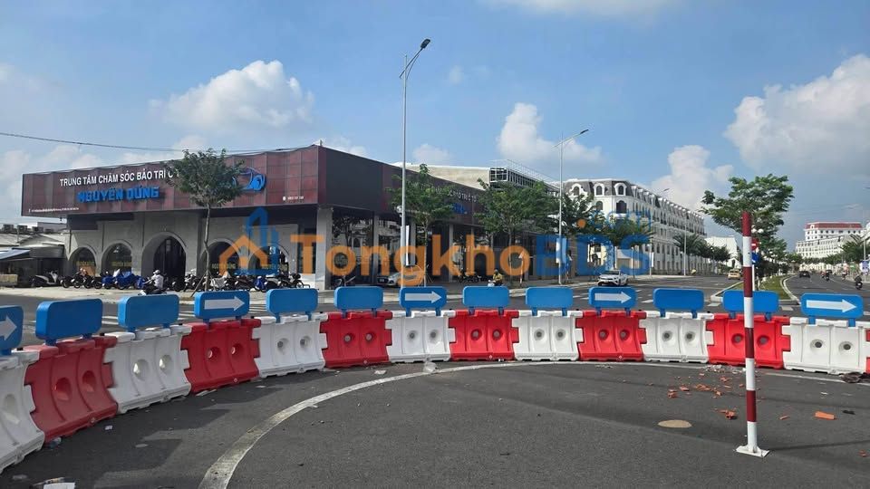 Nhà Mặt Tiền Góc Đại Lộ Đông Tây - Nguyễn Huệ, Bến Tre - 658m² Giá 45 Tỷ