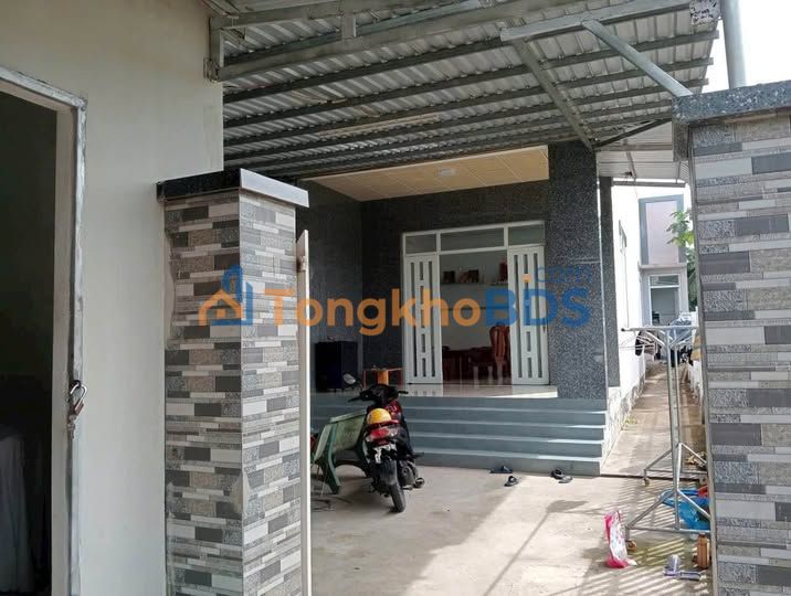 Nhà Mặt Tiền Kinh Doanh 2.4 Tỷ - Sơn Đông, Bến Tre - 330m² Sẵn Sàng Về Ở