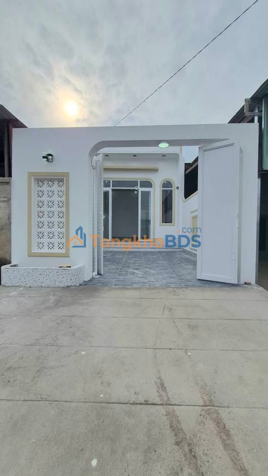 Nhà Phố 4.5x24m Hướng Đông - Hoàn Thiện Đẹp, Giá 1.79 Tỷ Tại Hòa Thành, Tây Ninh