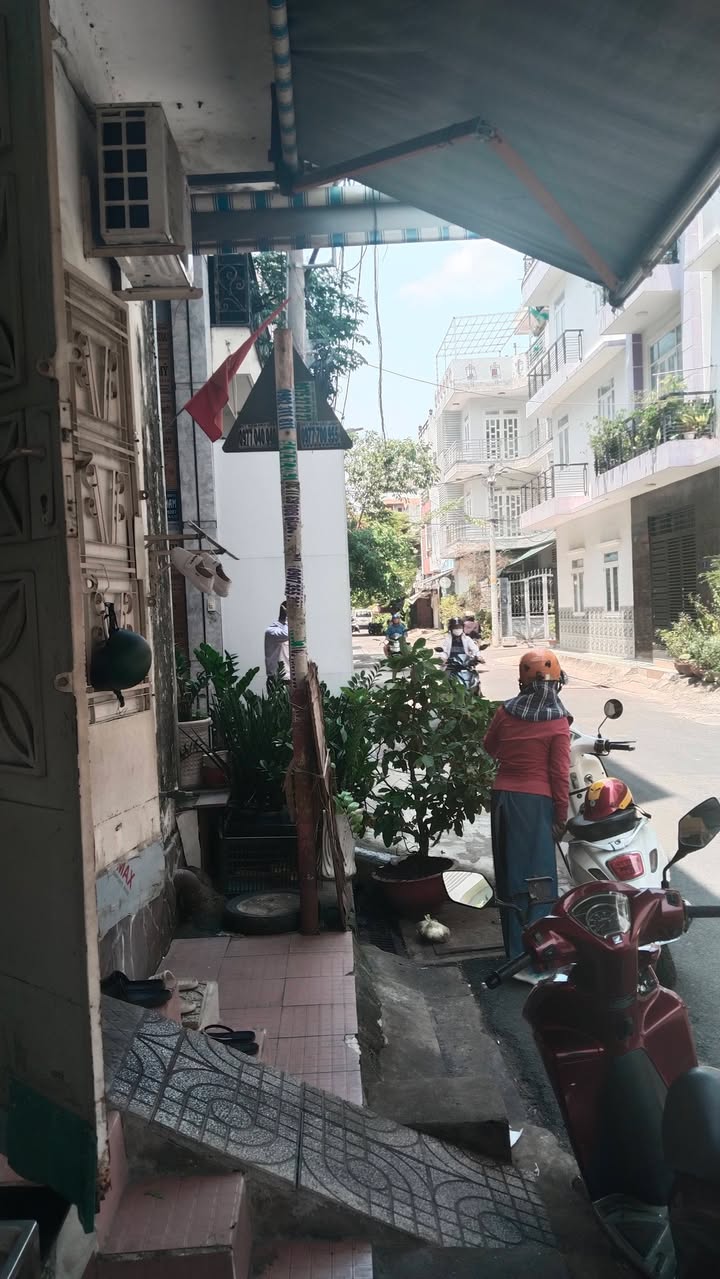 Nhà Góc 2 Mặt Tiền Nguyễn Xuân Khoát, Tân Phú - 25m² Giá 4.5 Triệu/Tháng