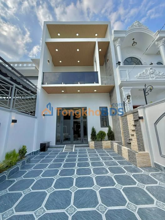 Nhà Phố Long Hoà A, Mỹ Tho: 125m², 4PN, Xe Hơi Tận Nhà, 2.95 Tỷ