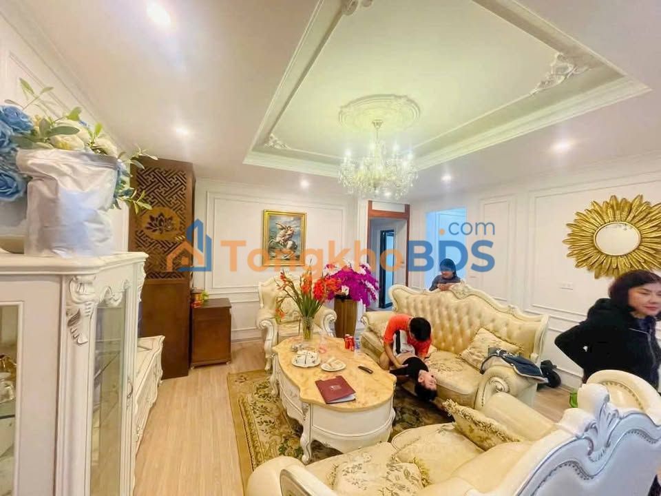 Bán Căn Tập Thể Cự Lộc 130m² - 4PN, Ô Tô Đỗ Cổng - Sổ Đỏ 65m²