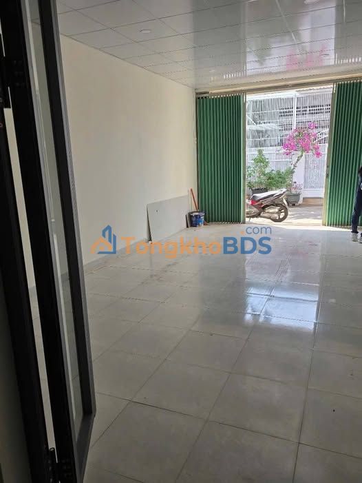 Bán Nhà Hẻm 102 Nguyễn Tất Thành, BMT - 100m², Sổ Đỏ, Giá 3.75 Tỷ