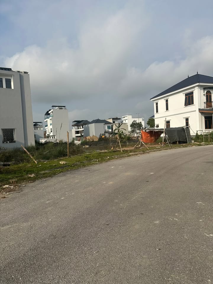 Đất Biệt Thự MBQH Hồ Núi Long - 253m² Hướng Đông Bắc - Sẵn Sàng Xây Dựng