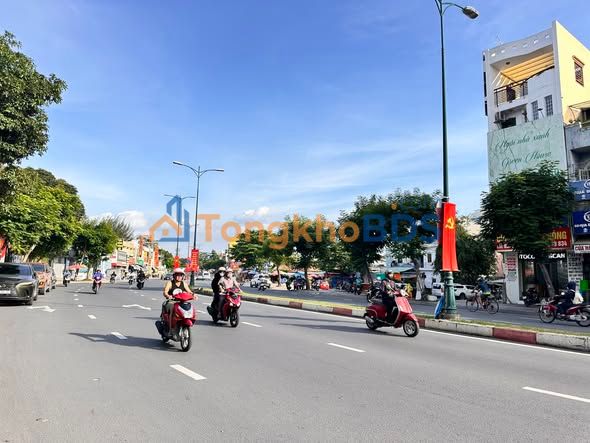 Nhà Mặt Tiền Lê Văn Việt, Thủ Đức - 103m², Giá 24 Tỷ (Giảm Mạnh)