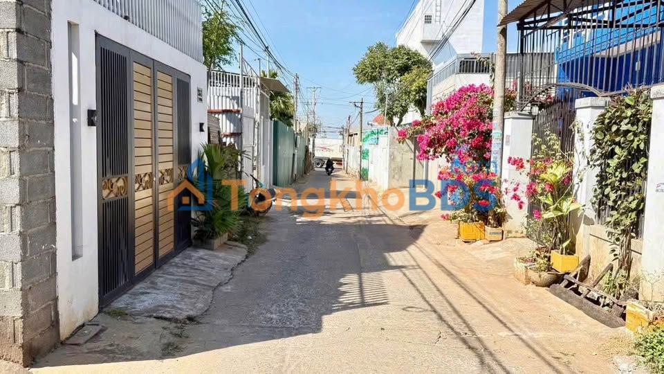 Nhà 100m² Hẻm Trần Quý Cáp, Buôn Ma Thuột - 4.39 Tỷ, Sổ Hồng Riêng