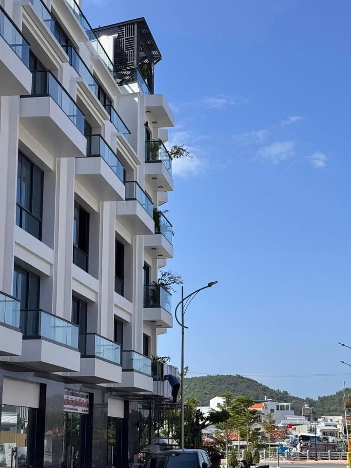 Nhà 6 Tầng Mặt Tiền Trần Phú, Nha Trang - Sổ Đỏ 96m² Giá 20 Tỷ