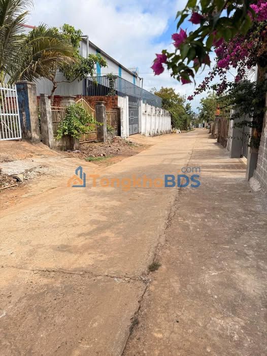 Đất Vàng Tặng Nhà Mặt Tiền Nguyễn Chí Thanh, Buôn Hồ - 2.85 Tỷ