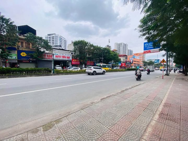 Nhà Mặt Phố Nguyễn Văn Cừ, Long Biên - 91m², 5 Tầng, Kinh Doanh Sầm Uất, 30.5 Tỷ