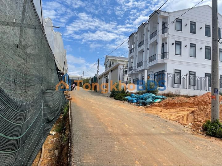 Bán đất Phường 12 Đà Lạt 303m² - Sổ riêng, xây dựng tự do, hướng Đông Nam