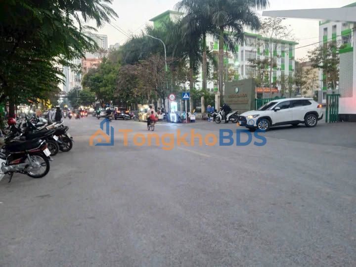 Nhà Mặt Phố Phú Diễn 60m² Lô Góc - Kinh Doanh Đa Ngành - Gần ĐH TNMT