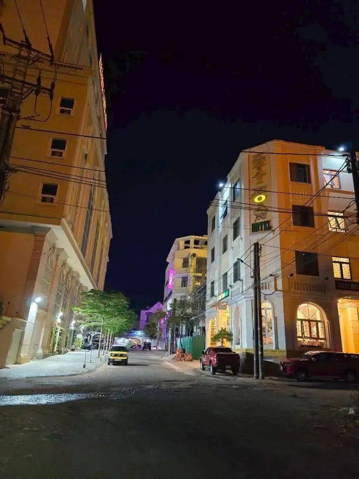 Cho Thuê Nhà Nguyên Căn 4 Tầng Mặt Tiền Nguyễn Tất Thành, Quy Nhơn