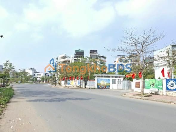 Bán Đất TĐC Ngọc Thụy 30m² - Sổ Đỏ, Ô Tô Tránh - Giá 9 Tỷ