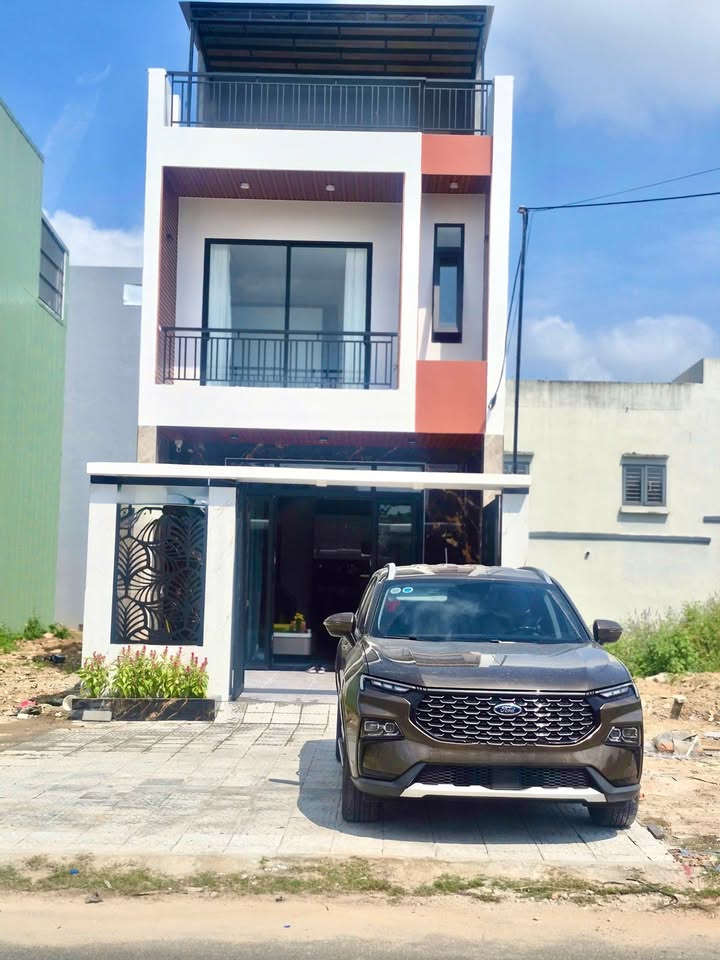 Nhà Nguyên Căn 2.5 Tầng MT Hòa Xuân (Đà Nẵng) - 3PN, Full Nội Thất Mới