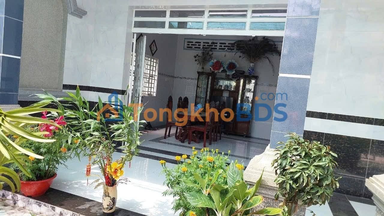 Bán Nhà Cấp 4 Hẻm Cây Chôm, Long Hồ, Vĩnh Long - 216.4m² Sổ Hồng, Giá 2.2 Tỷ