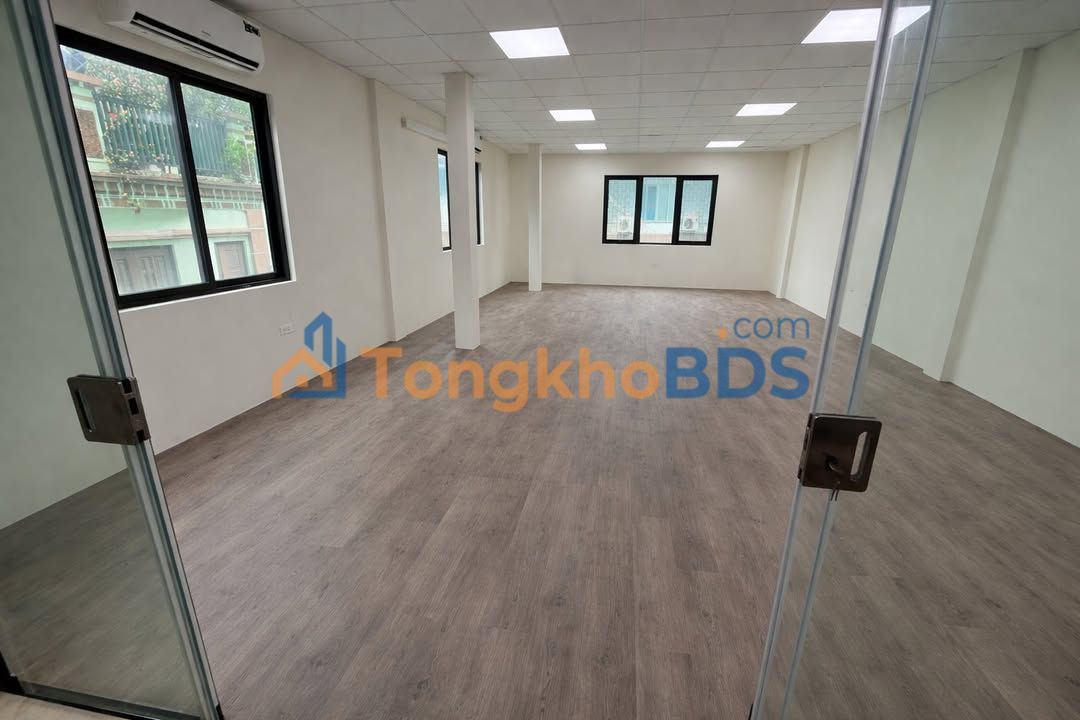 Văn phòng 75m² lô góc Hoàng Cầu, Đống Đa - Giá 12.5 triệu/tháng