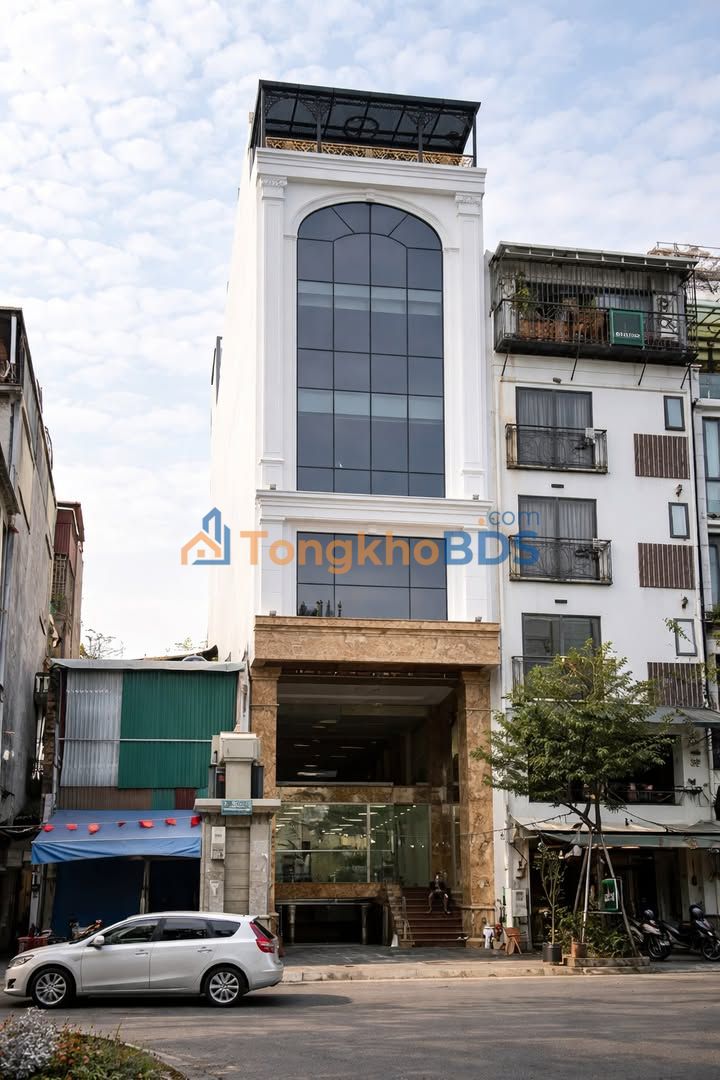 Cho thuê nhà phố Nguyễn Hy Quang, Đống Đa - 110m² x 4 tầng, Mặt tiền 8.5m, Kinh doanh sầm uất