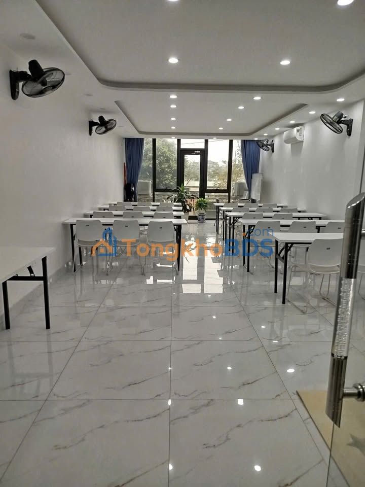 Cho thuê sàn VP tầng 1,2 Văn Khê, Hà Đông - 50m² - Lối đi riêng