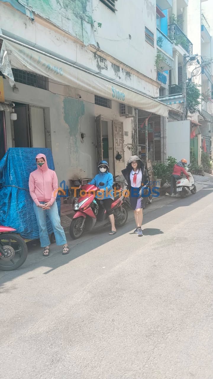 Nhà Góc 2 Mặt Tiền Tân Phú - 750m² - Giá 4.5 Triệu/Tháng