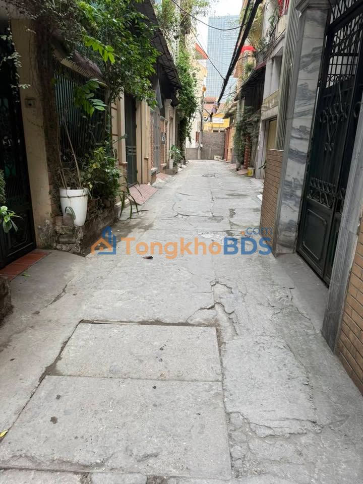 Nhà 40m² Lạc Trung, Hai Bà Trưng - Sổ Đỏ, Ô Tô Đỗ Cửa, 4 Tầng