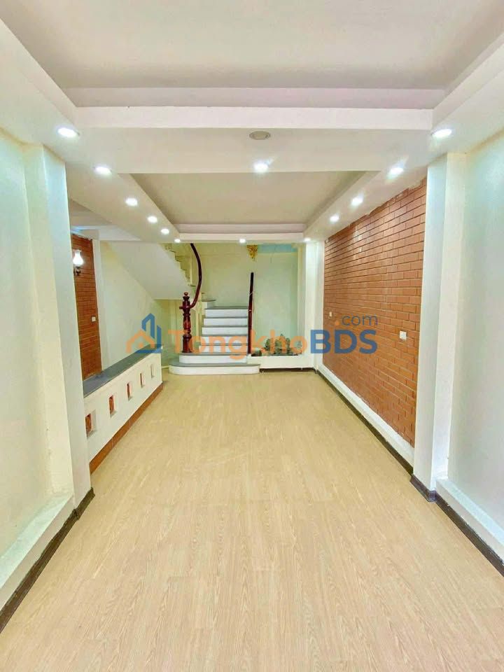 Nhà Hoàng Mai 32m² 5 Tầng Thang Máy - Ngõ Ô Tô, Giá 7 Tỷ