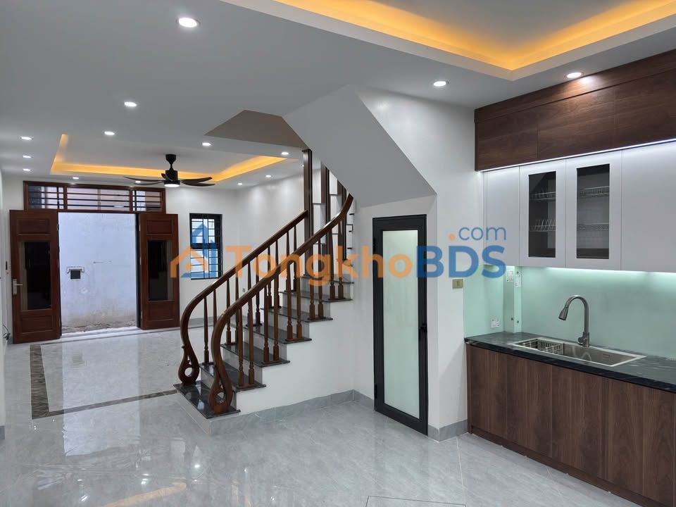 Nhà Lại Yên 47m² 4 Tầng - Sổ Đỏ Chính Chủ - Gần Ecomony