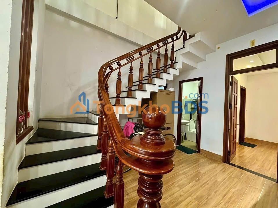 Nhà 2 Tầng Gỗ Xịn Kiệt Ô Tô Lại Thế - Huế Giá 2.75 Tỷ