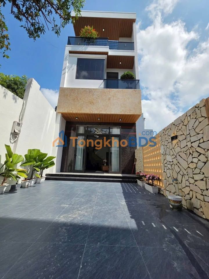 Nhà Mặt Tiền Mẹ Nhu, Ngũ Hành Sơn - 102m² - Giá 7.x Tỷ - Sẵn Sàng Vào Ở