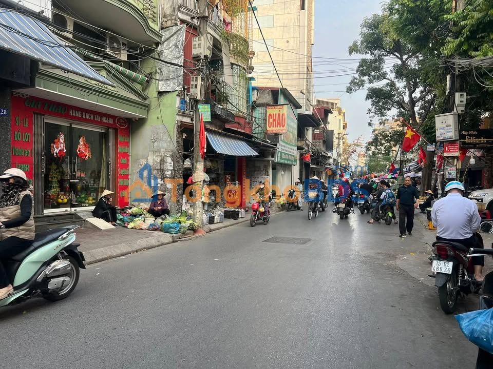 Nhà Mặt Tiền Dư Hàng 46.5m² - Kinh Doanh Đắc Lợi, Gần Chợ!