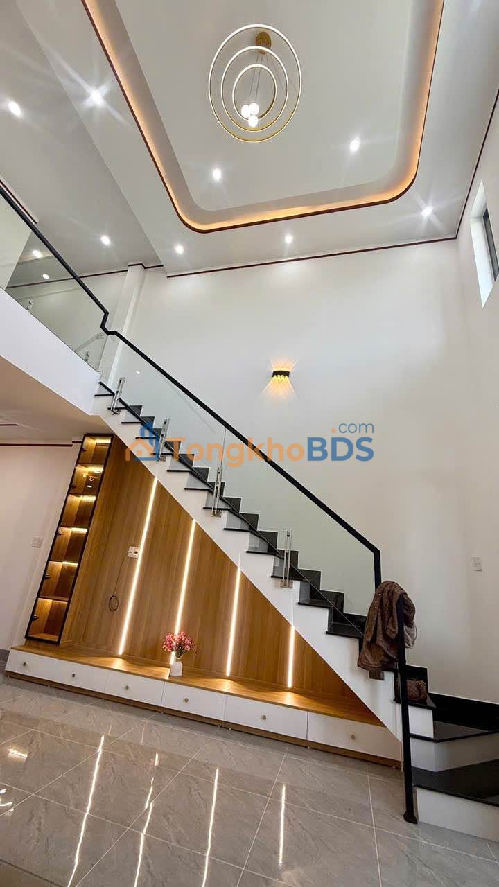 Nhà Mặt Tiền Ỷ Lan, Pleiku - 122m² Nở Hậu, Sổ Hồng Sẵn Sàng