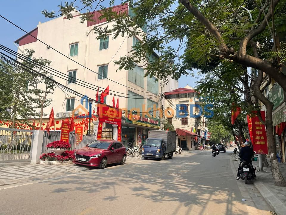 Nhà Mặt Phố Tây Hồ 125m² - Vỉa Hè Rộng, Kinh Doanh Đa Dạng - 27 Tỷ