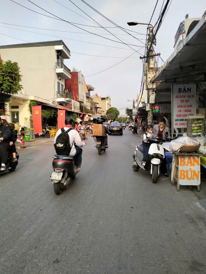 Đất Tặng Nhà 2 Tầng Mặt Tiền Đồng Hòa, Bắc Giang - 112m² Kinh Doanh Tốt