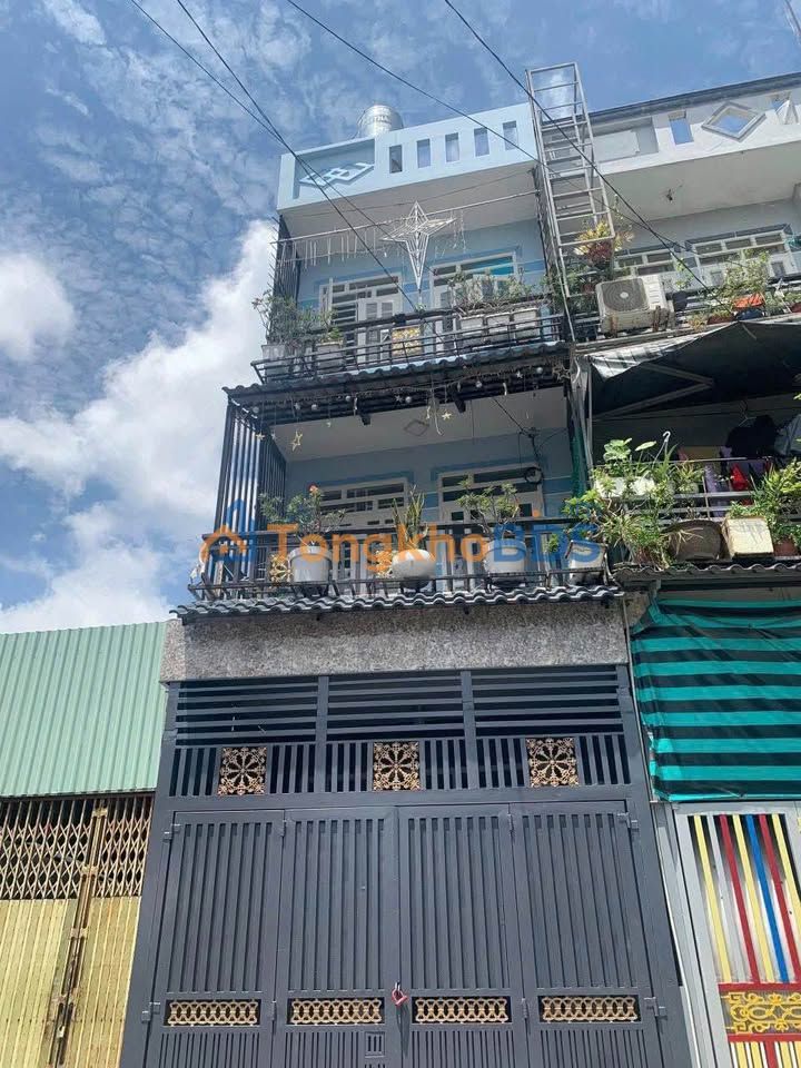 Nhà Đẹp 4PN Hẻm 8m Bà Điểm, Hóc Môn - Giá 2.35 Tỷ