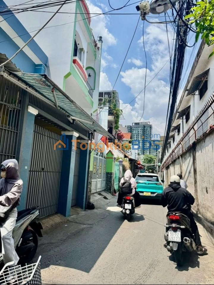 Nhà 3 Tầng HXH Trần Xuân Soạn, Q4 - 68m² Sổ Hồng Vuông Vức, Giá 8 Tỷ