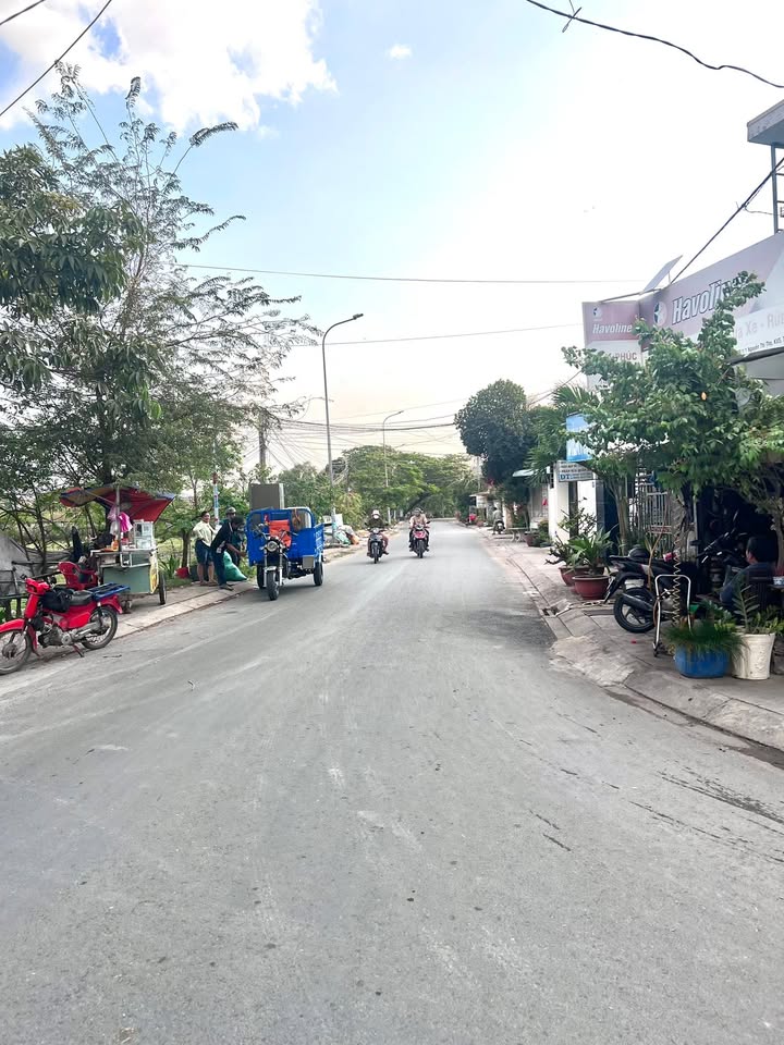 Bán Gấp Nền Đất 67m² Thị Trấn Đức Hòa - Sổ Hồng Riêng, Giá 880 Triệu