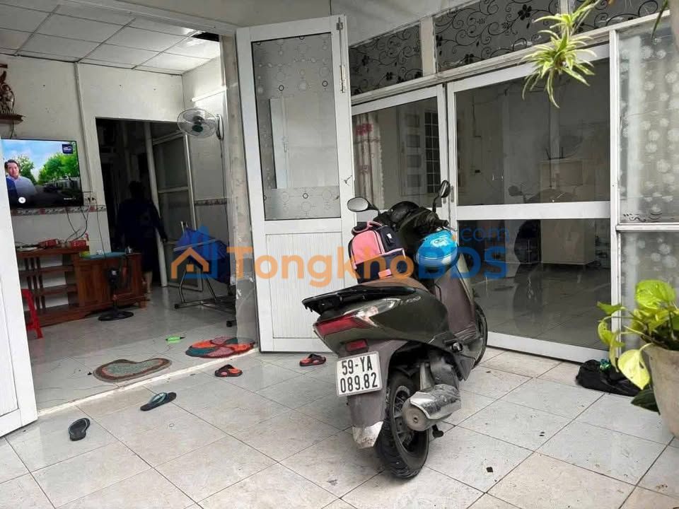 Bán Gấp Nhà 80m² Hóc Môn - 2PN, Sổ Hồng Sẵn Sàng