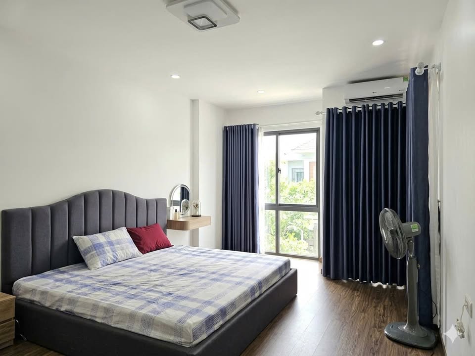 Bán Nhà Long Biên 60m² 5 Tầng Lô Góc – Gần Aeon Mall, Giá 8 Tỷ