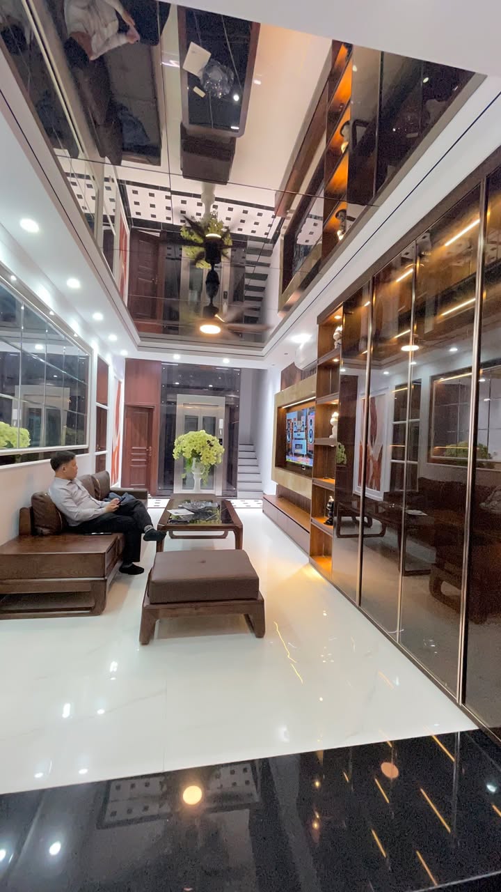 Nhà 55m² 6 Tầng Ngọc Khánh, Ba Đình - View Vinhomes Giảng Võ