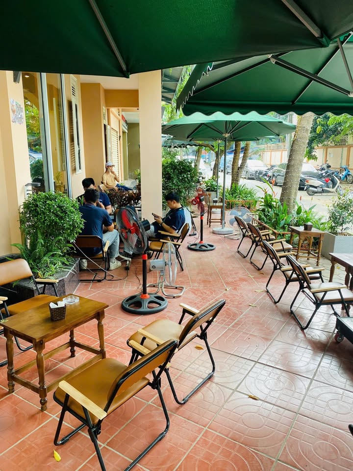 Sang Nhượng Cafe Lô Góc Hoàng Quốc Việt, Cầu Giấy - 130m² Kinh Doanh Đắc Lợi