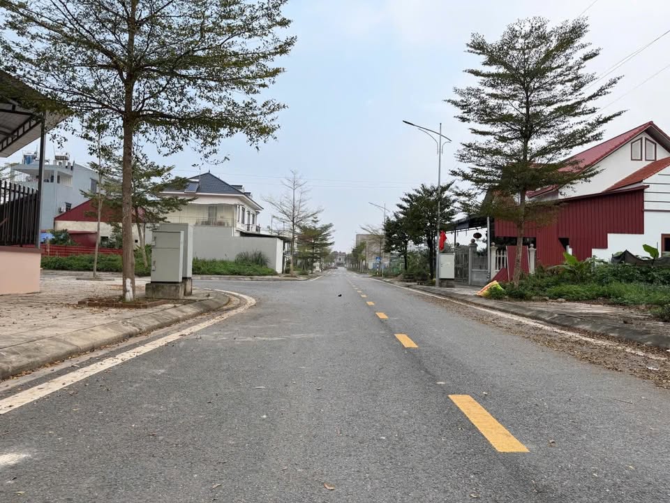 Đất Nền Quảng Trường Phổ Yên 100m² - Sổ Đỏ Sẵn Sang Giao Dịch