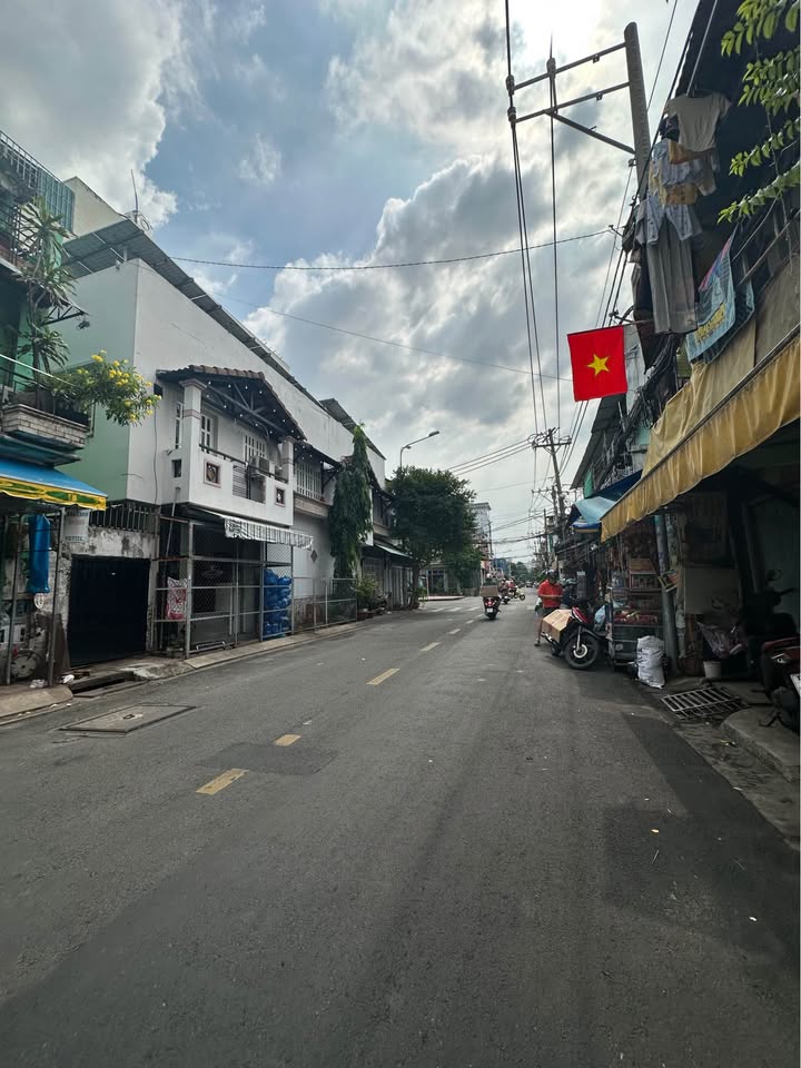 Nhà Mặt Tiền Tân Phú 30m² - Kinh Doanh Đa Ngành - Giá 2.4 Tỷ