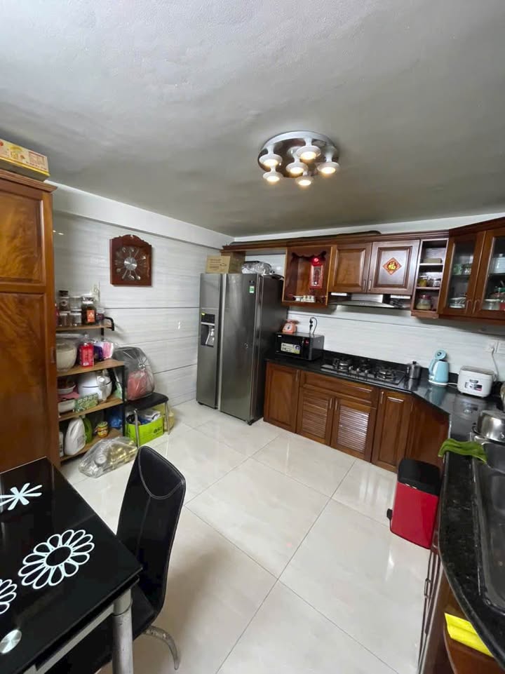 Nhà 110m² Quận 10 - Sẵn Sàng Xây CHDV Thu Nhập Khủng