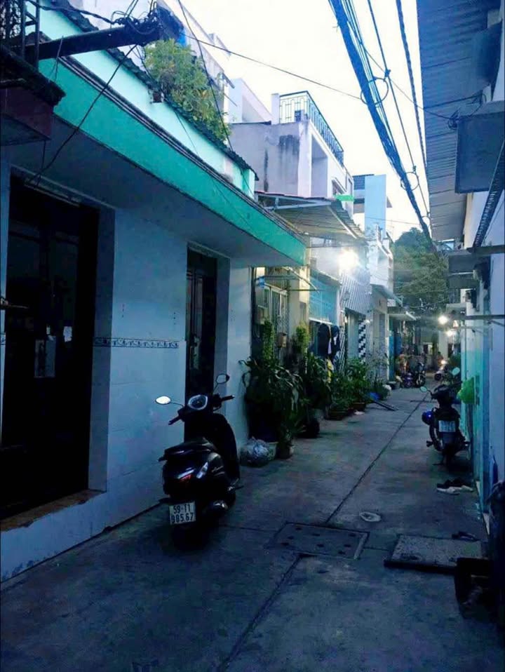 Nhà Hẻm 4m Lê Đình Cẩn 70m² - Giá 3.5 Tỷ, Gần Tên Lửa