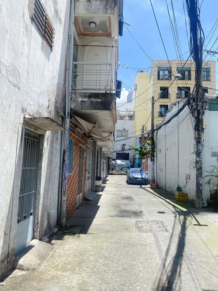 Nhà nát Quận 10, Đường 3 Tháng 2, 25.3m² - Nhỉnh 2 tỷ, Sổ hồng riêng