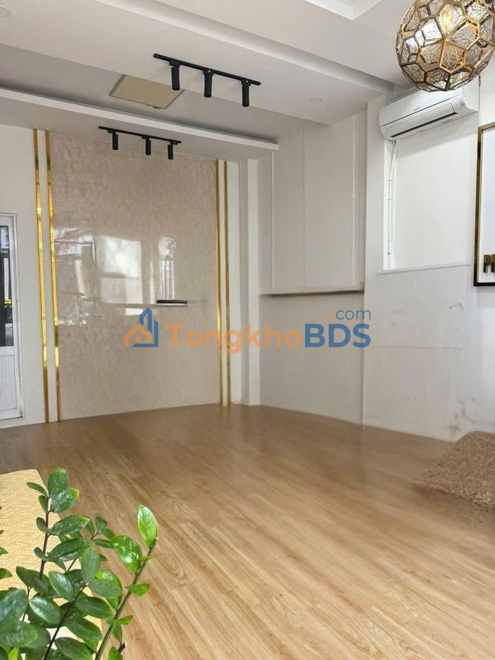 Cho thuê nhà mặt tiền Phố Hàn, Nha Trang - 120m², 3 tầng, 28tr/tháng